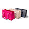 Trois sacs en feutre rectangulaires en rose, beige et gris posés côte à côte sur un fond blanc.